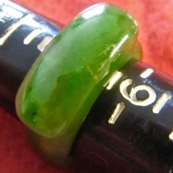 NATURAL VINTAGE GREEN JADE RING SIZE 5 ½” - Picture 3 of 5